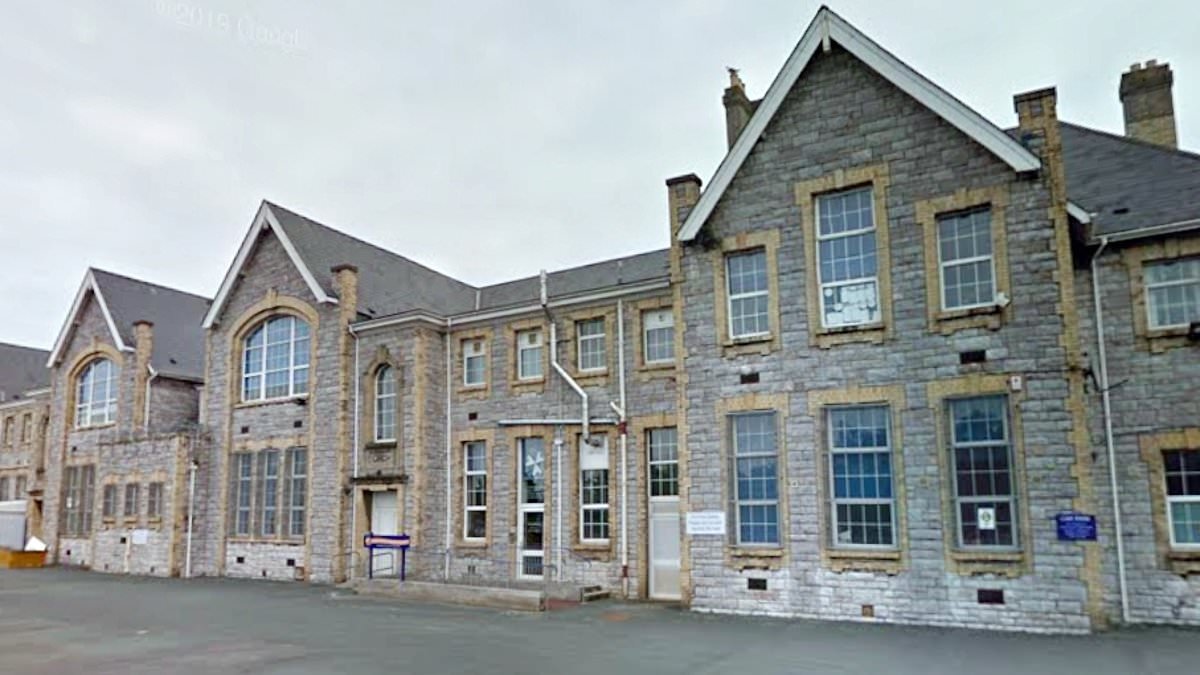 Parents' fury over pupils made to sit in 'freezing' classrooms with coats on after primary school heating breaks