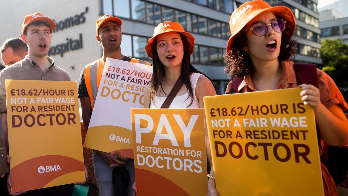 Starmer gives junior doctors 48 hours to halt their 'reckless' strike