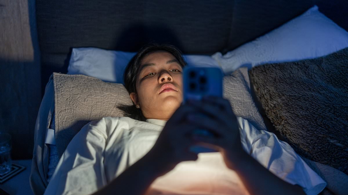 A 10pm bedtime curfew for your teen could prevent them contracting fatal heart disease later in life
