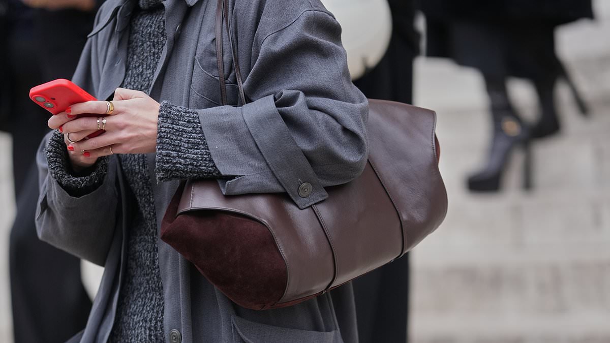 The dos and don'ts of sending voice notes on dating apps, according to an expert