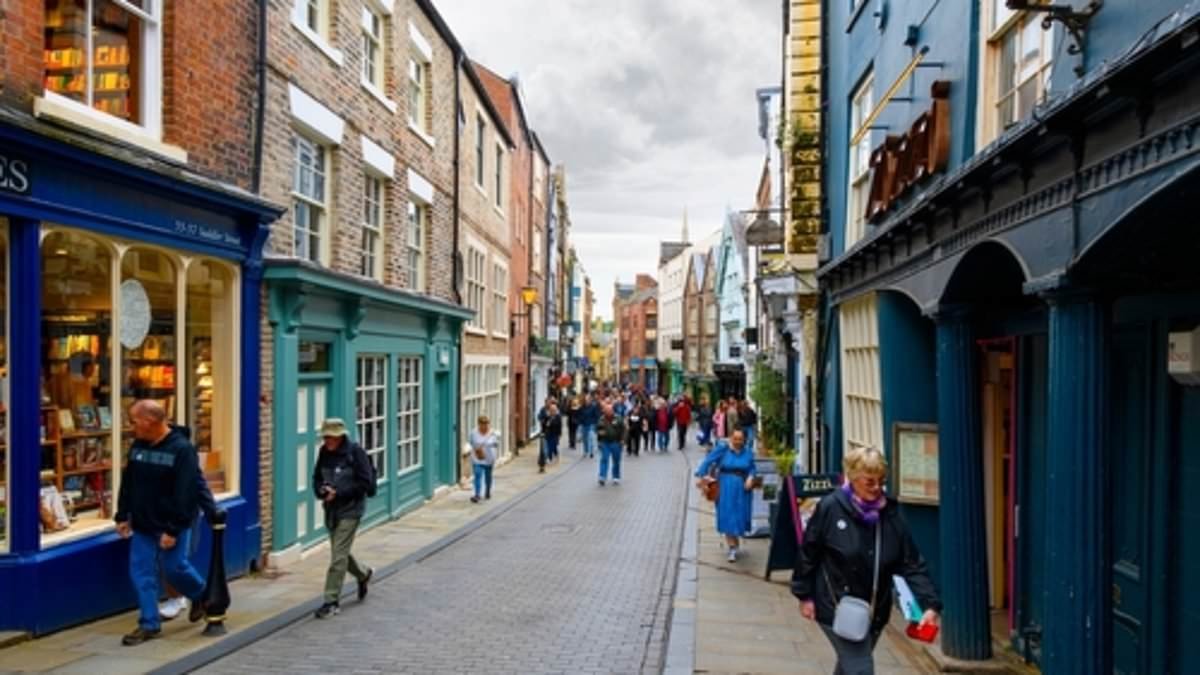 Reeves urged to adopt 'hybrid' business rates model to ease pressure on high street