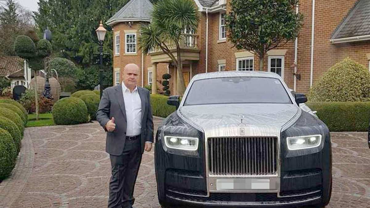 Pictured: The multi-millionaire caravan tycoon with 'links to the notorious Kinahan Cartel' who has been setting the Cotswolds on fire for a week as nearby residents claim toxic waste infernos have left them 'fearing for their health'