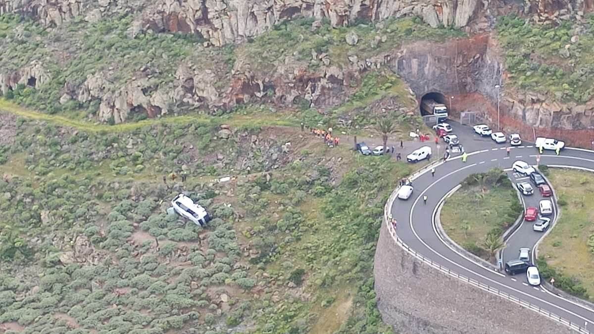 Tourist bus crash leaves one dead and 20 injured when vehicle plunges into ravine on Canary Islands