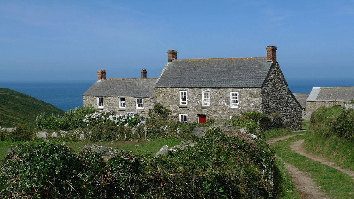 Are YOU addicted to Rightmove? MILLIONS say they look at homes online every week... with no intention to move