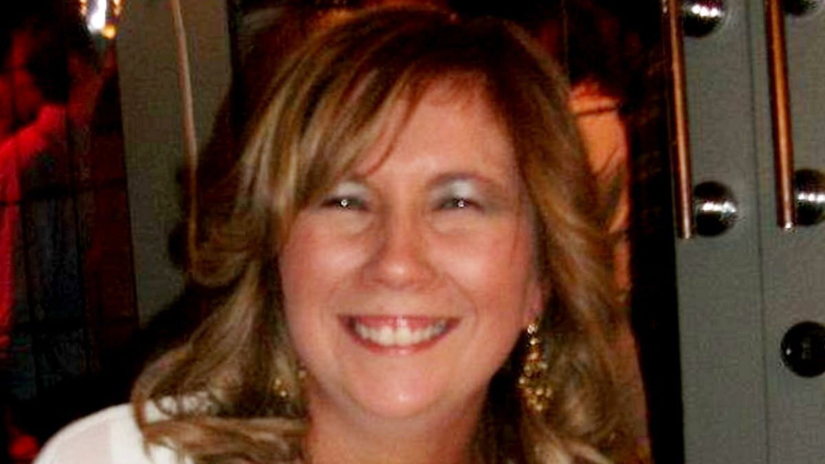 Hospital admits mother-of-three could have been cured of cervical cancer that killed her if bungling doctors hadn't wrongly said her smear test results were normal