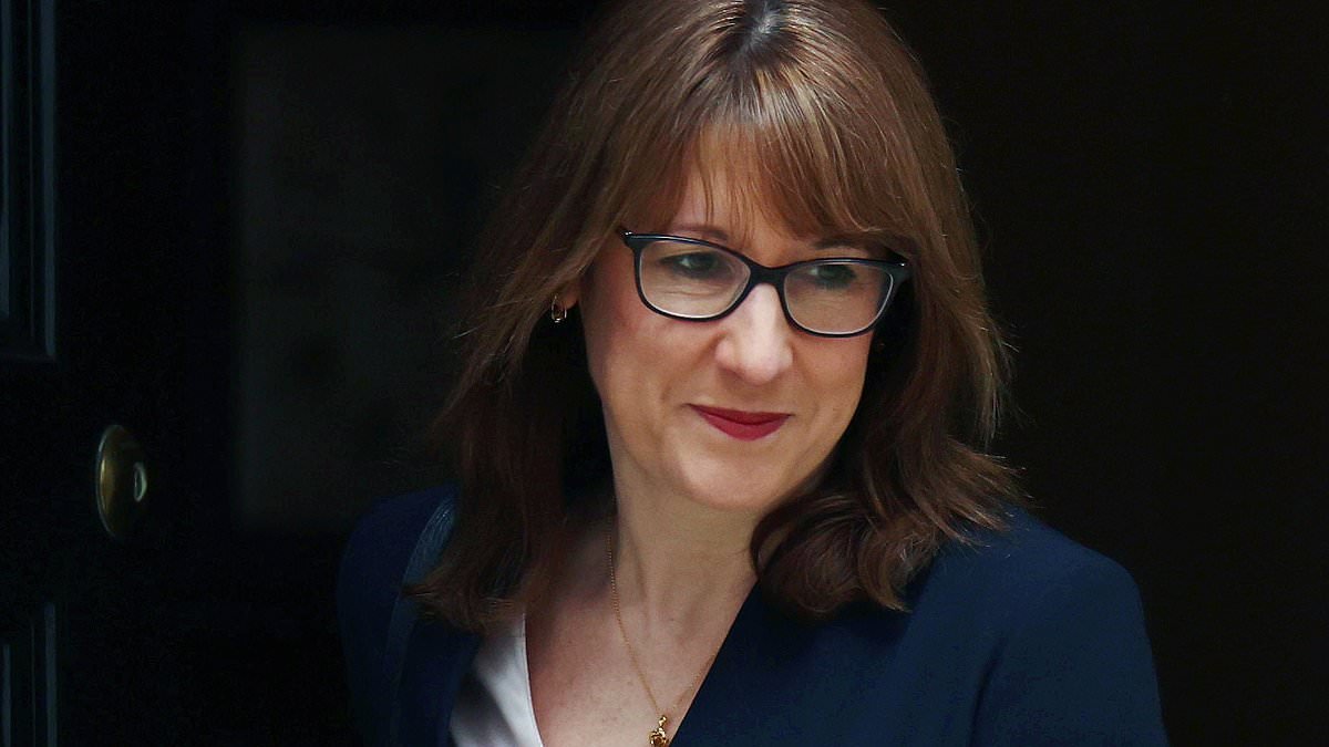 'Totally unprepared': Labour accused of leaving UK at the mercy of economic storm as figures show inflation stuck at 3 per cent