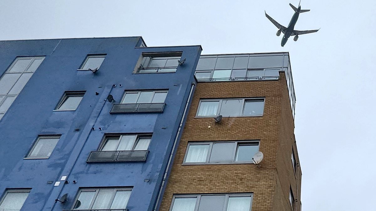 Keir Starmer's Flight-mare: 11 of Labour's 12 New Towns will be under 'dangerous' flight paths