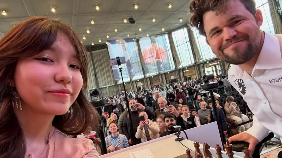 Chess star poses for selfie with opponent… then reports her to officials for having a phone