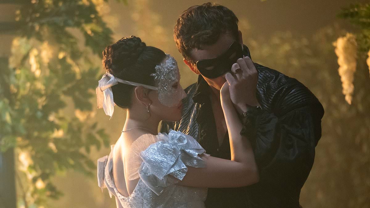 Bridgerton review by CHRISTOPHER STEVENS: The Netflix series is back with a saucy fairy tale that puts the sin into Cinderella