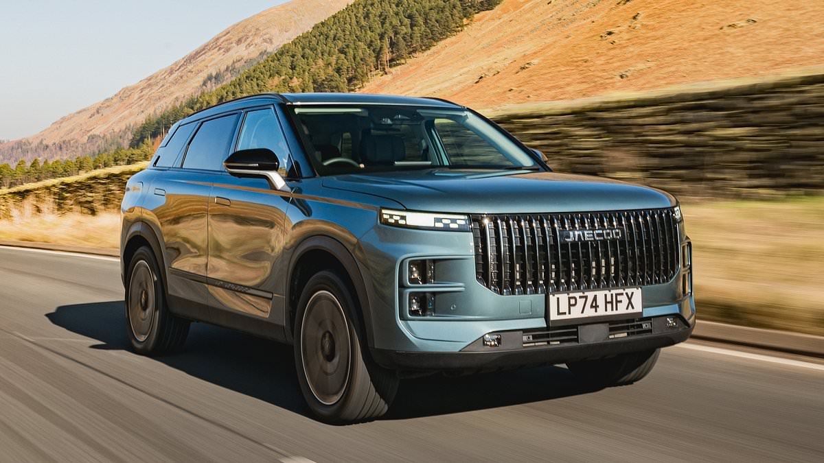 The 'Temu Range Rover' that's become a sales sensation: Britons bought more Jaecoo 7 SUVs than any other car in the last year