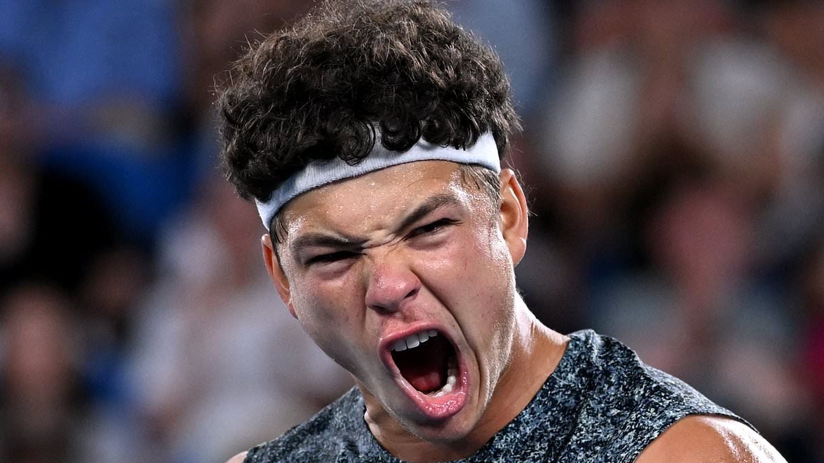 Tennis fans left divided after American star Ben Shelton wrote a four-word 'anti-woke' message about the USA's problems at the Australian Open