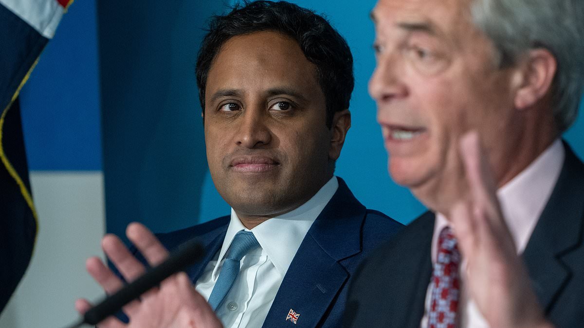 Reform says it will deport up to 400,000 asylum seekers if it wins the next election, creating 'pop up' detention centres to hold thousands