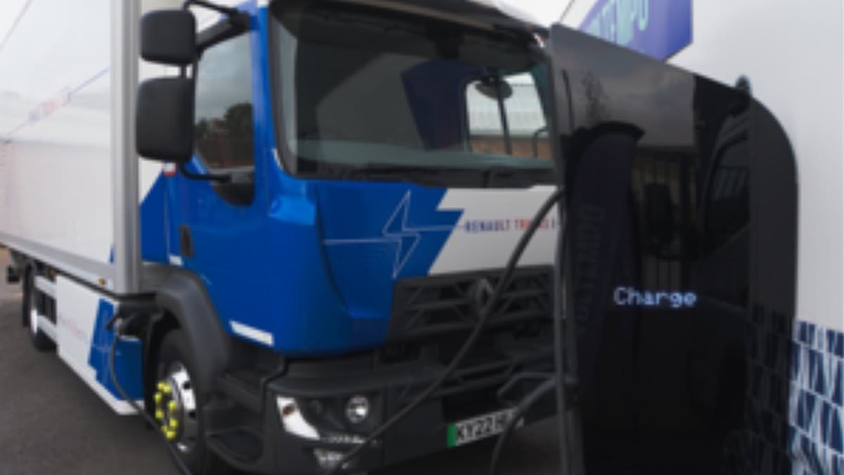 Petrol and diesel lorry ban considered by Labour in latest part of their controversial net-zero drive