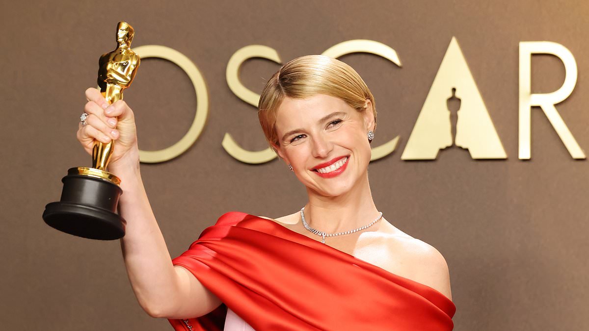 Emotional Jessie Buckley triumphs in Best Actress race at the 2026 Oscars as she dedicates Hamnet award to mothers