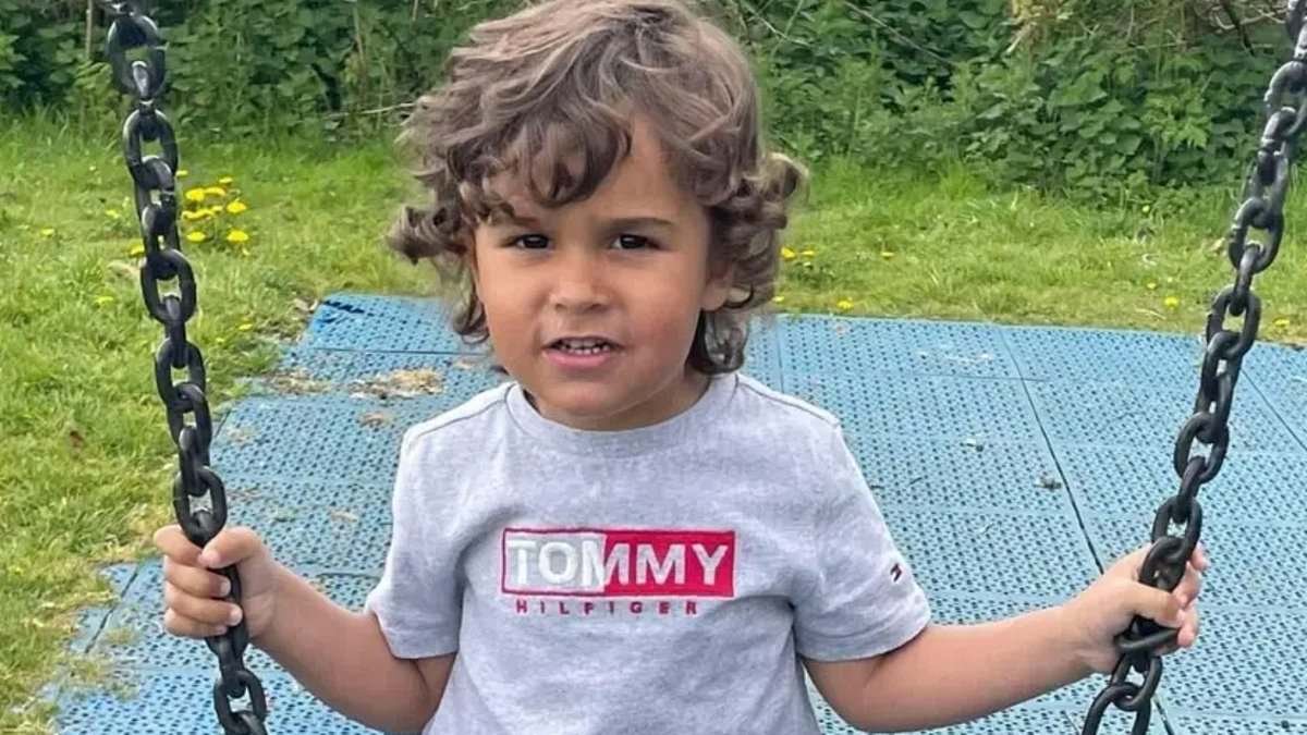 NHS 111 operator did not believe three-year-old boy's blue lips were life-threatening before he died from sepsis