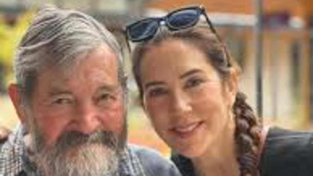 Queen Mary's father John Donaldson has died in Tasmania just three weeks after she made the trip from Denmark to Australia