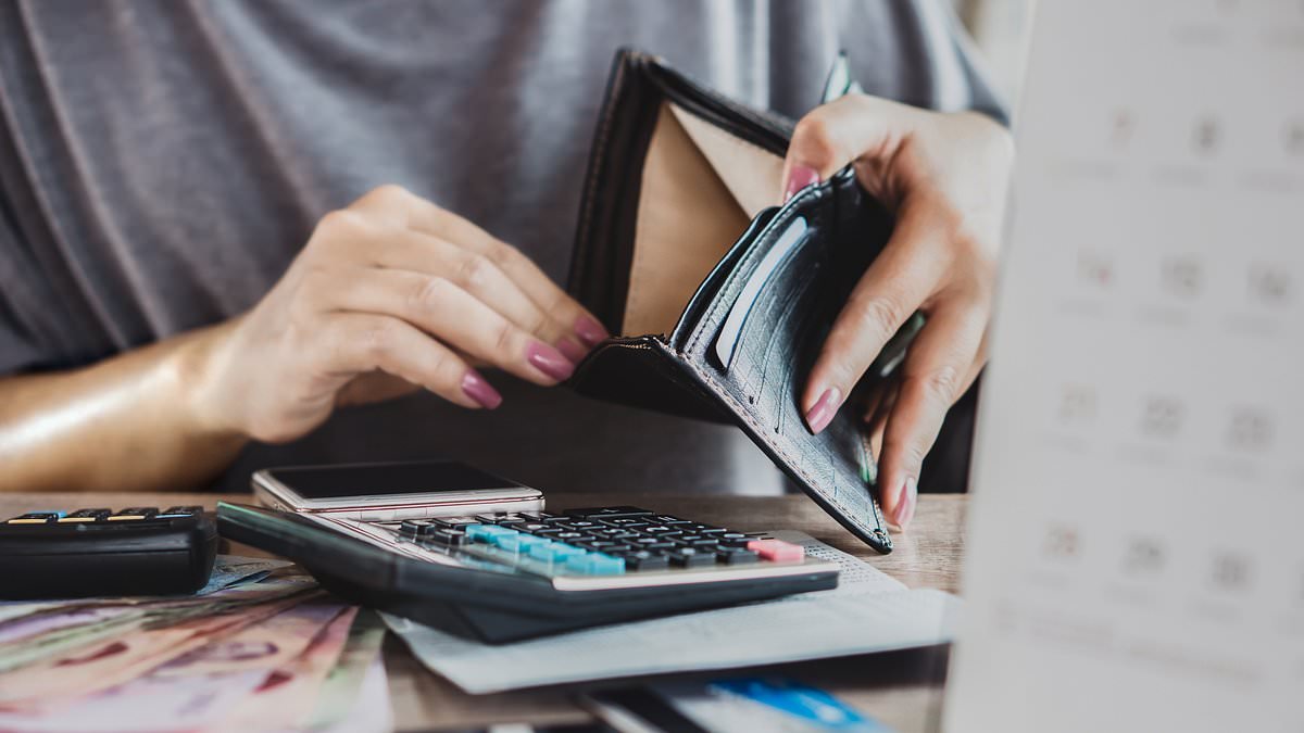 It IS possible to get out of £30,000 worth of debt. Step by step, here is how I paid off the credit card bills and giant overdraft I had racked up