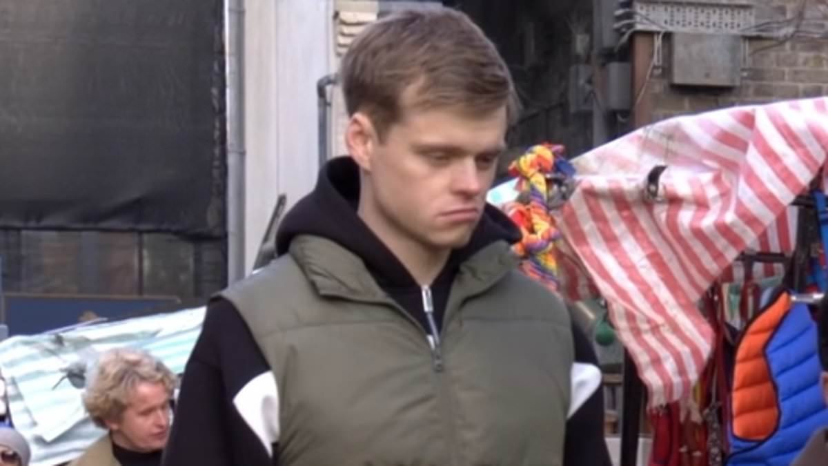 EastEnders fans gasp 'this is killing me' as they're floored by characters' dramatic height difference - and demand to know 'just how tall is he?!'