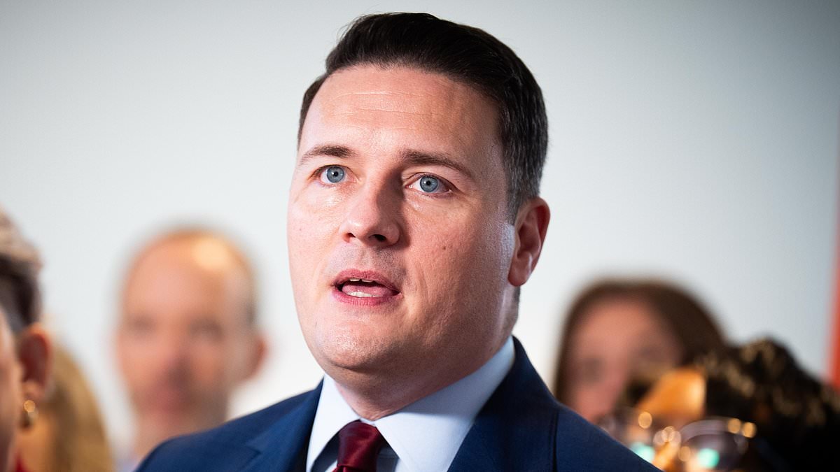 Fresh row breaks out between Wes Steeting and Downing Street after health secretary published his WhatsApp messages with Mandelson - as Scottish Labour leader calls for PM to quit