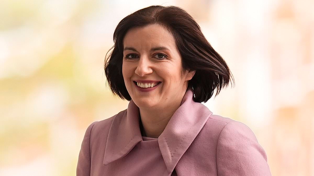 More than 22,000 students told to pay back maintenance loans as part of crackdown on franchise university courses