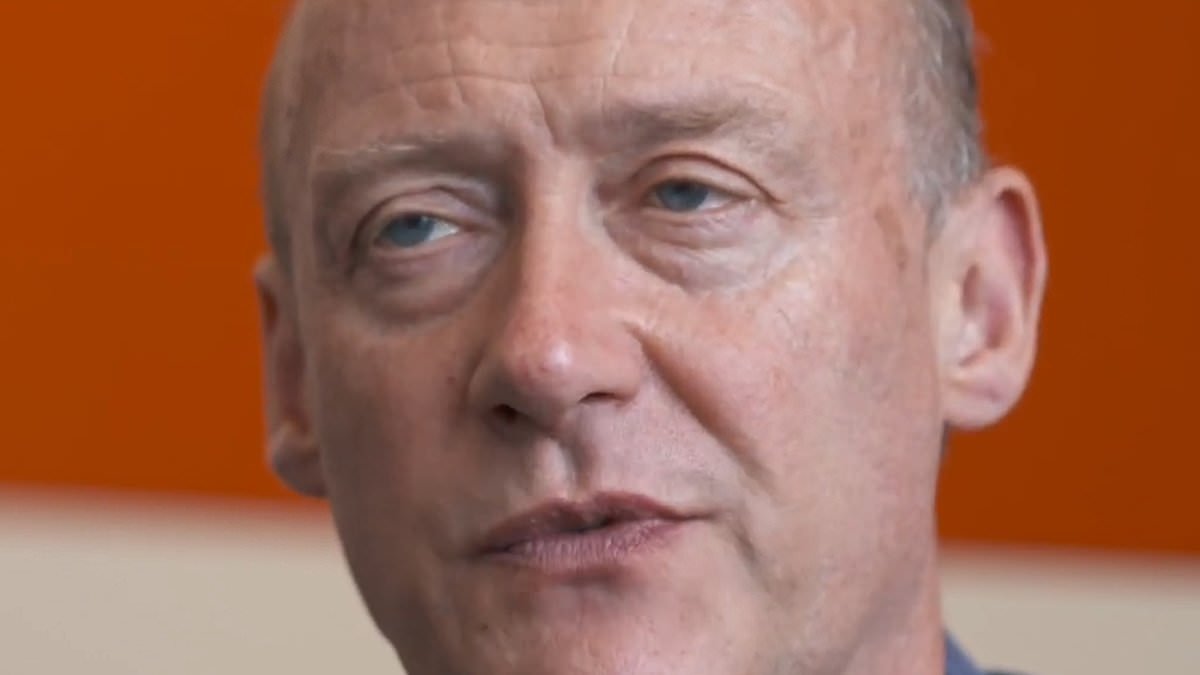 Jetsetters accuse UK airport of trying to 'maximise profits' by scrapping drop-off pay machines for online charge which turns into a fine after 48 hours