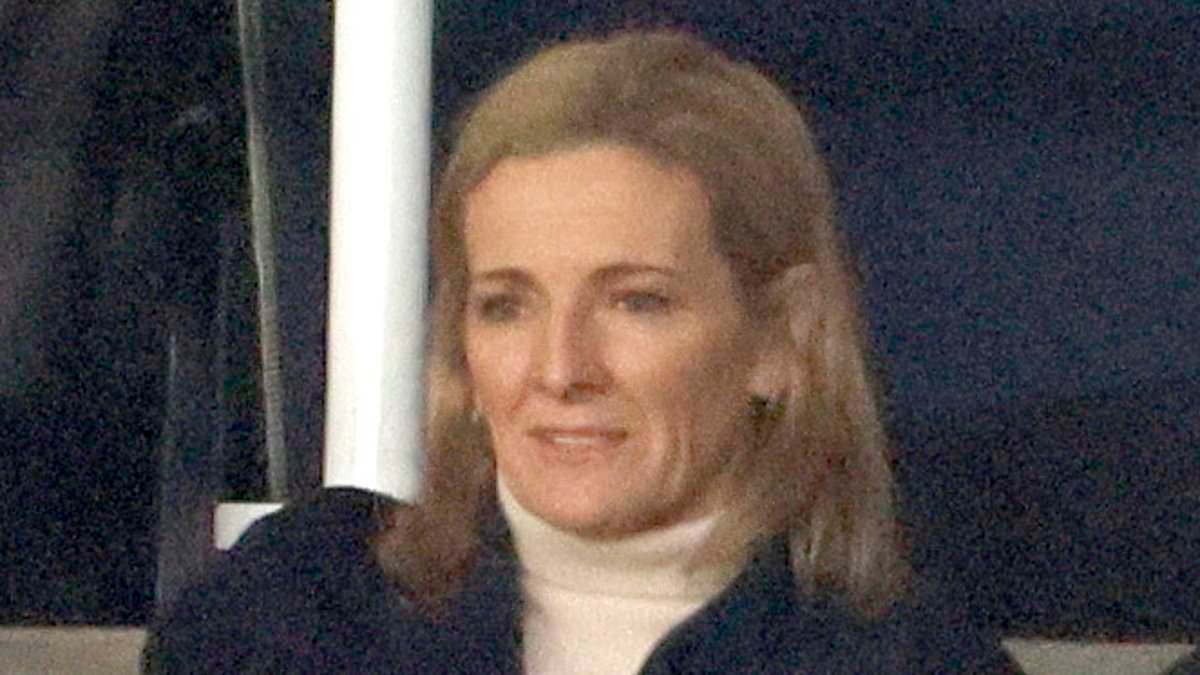 Gabby Logan cuts an emotional figure as Leeds pay heartfelt respects to legendary father Terry Yorath after 'tough week' and Richard Keys' crass tribute