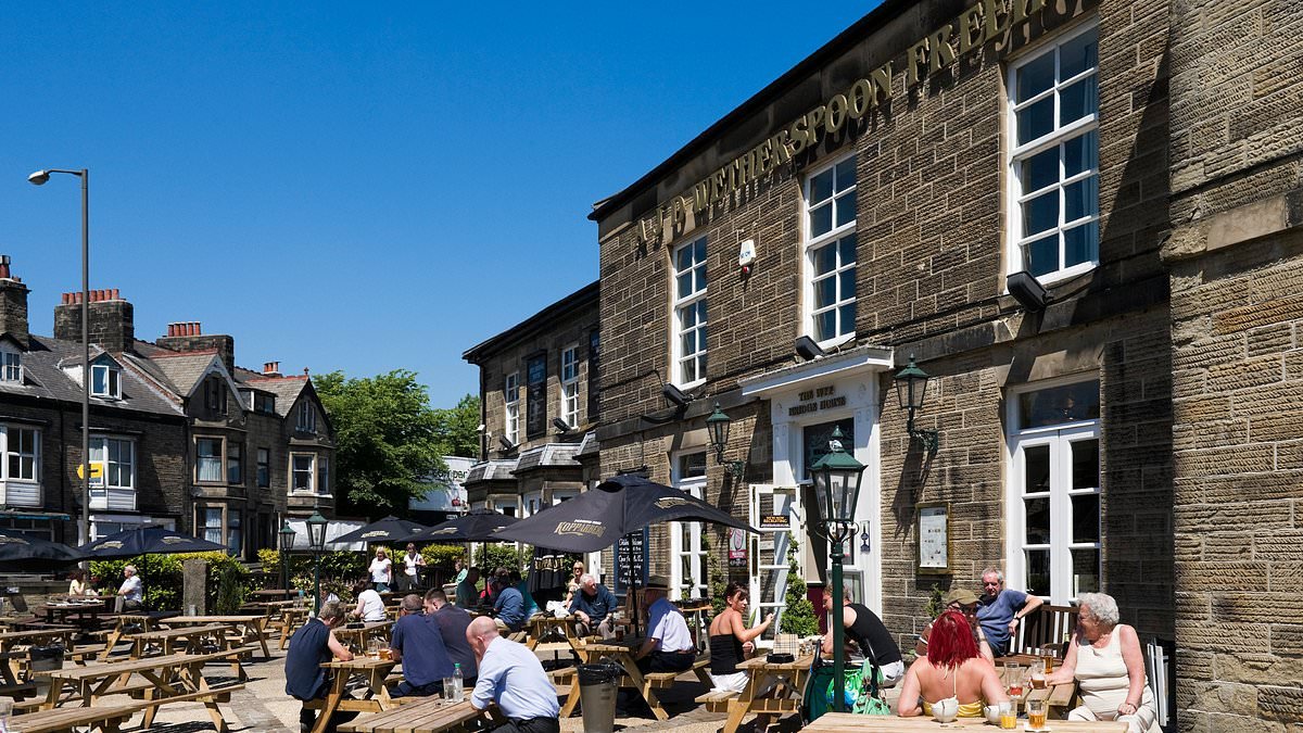 Reform is 'streets ahead' on pubs, says Wetherspoon boss as one in eight teeters on brink of collapse