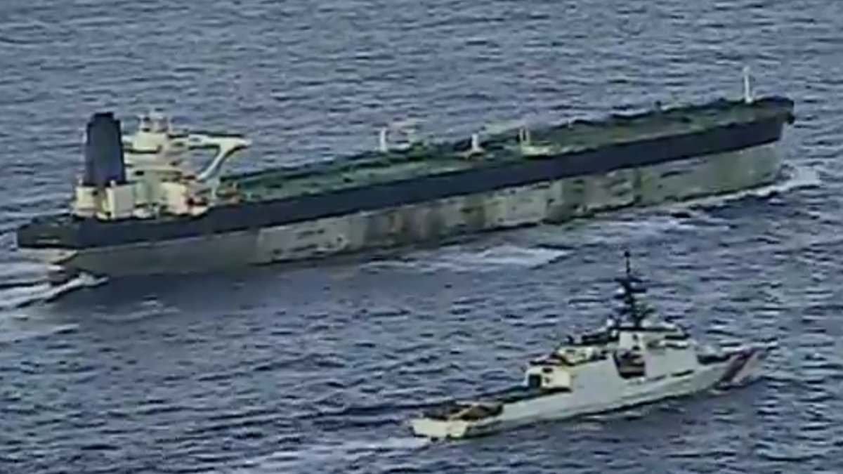 Putin's shadow fleet sailors can claim asylum if Britain seizes their ships in the English Channel, ministers fear