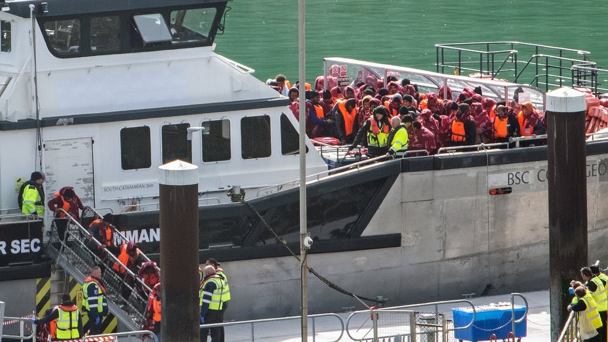 Hundreds of small boat migrants arrive in Dover as Channel crossings hit 6,000 this year