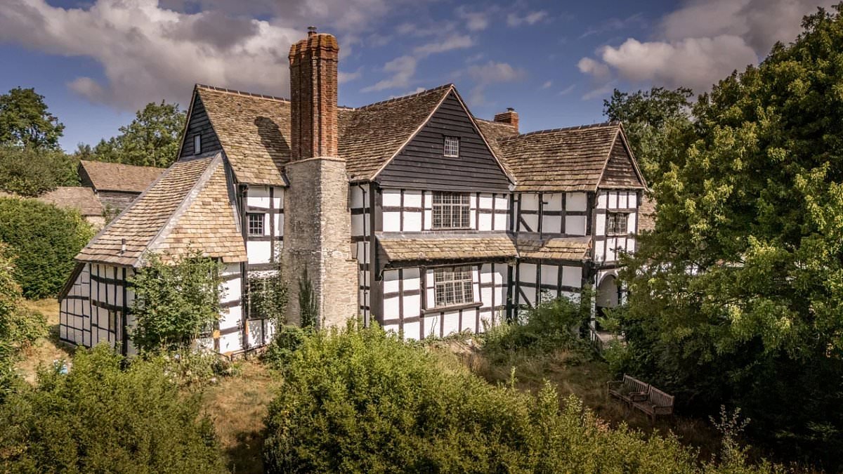 How you can stay in the beautiful farmhouse featured in Hamnet - as the film is tipped for Oscars glory