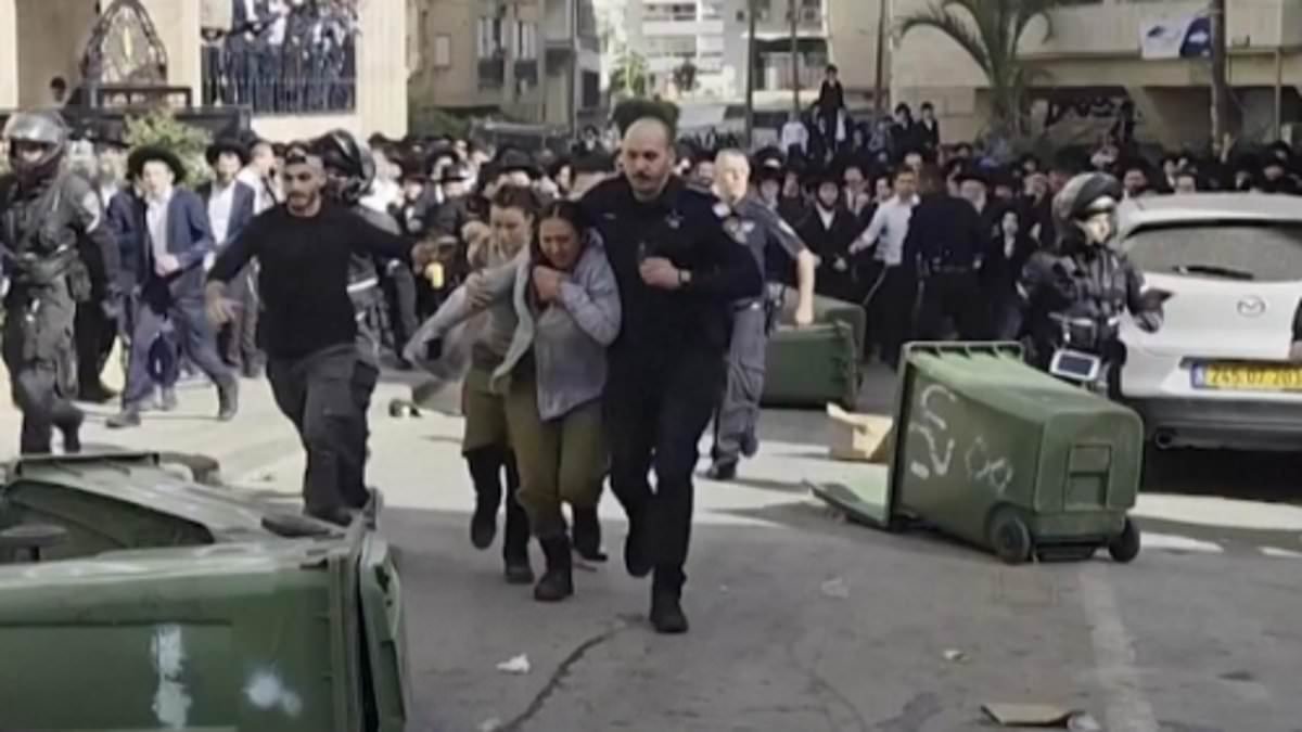 Moment two female Israeli soldiers are rescued as they are chased by 1,000 ultra-Orthodox men