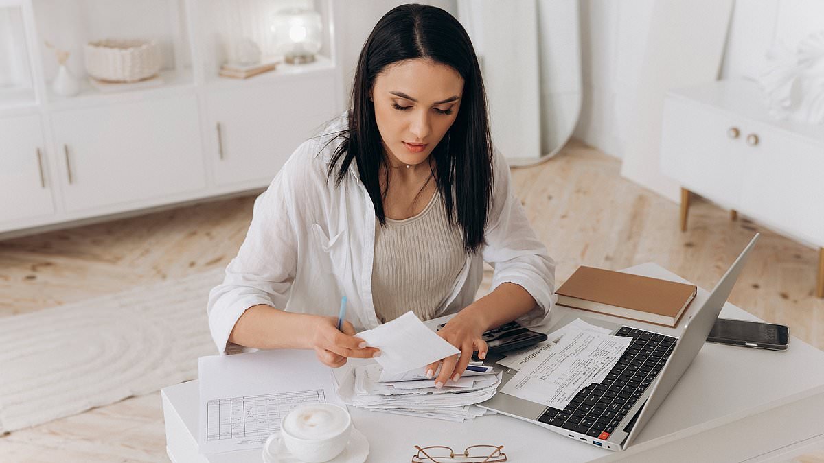 I'd never advise anyone to save with the Big 5 banks but these new rates changed my mind - get them before it's too late: SYLVIA MORRIS