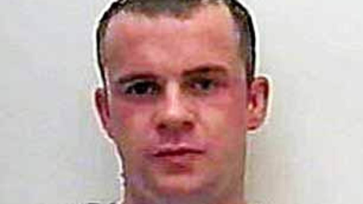 Investigation launched after cage fighter, 40, who murdered two IRA enforcers who wanted him to become a drugs mule dies in prison