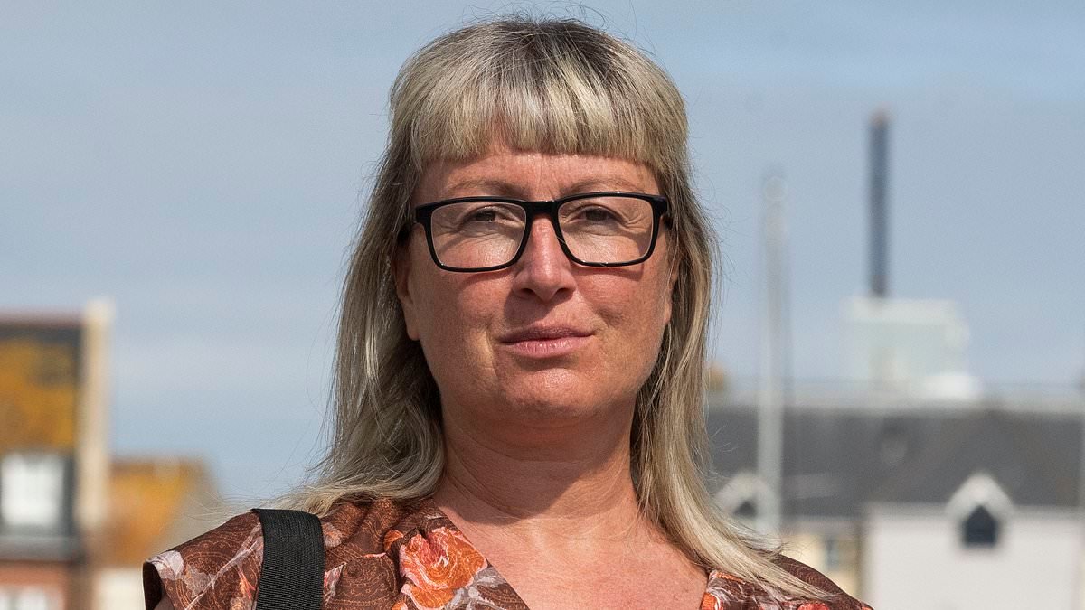 Animal rights activist 'freed' restaurant's lobster after falsely believing it was to be eaten... but was only kept for educational purposes