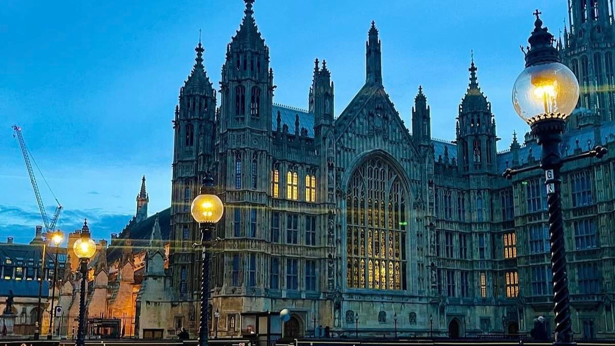 Another victory in fight to save Westminster's gas lamps as 21 historic streetlights outside Houses of Parliament are protected by listed status