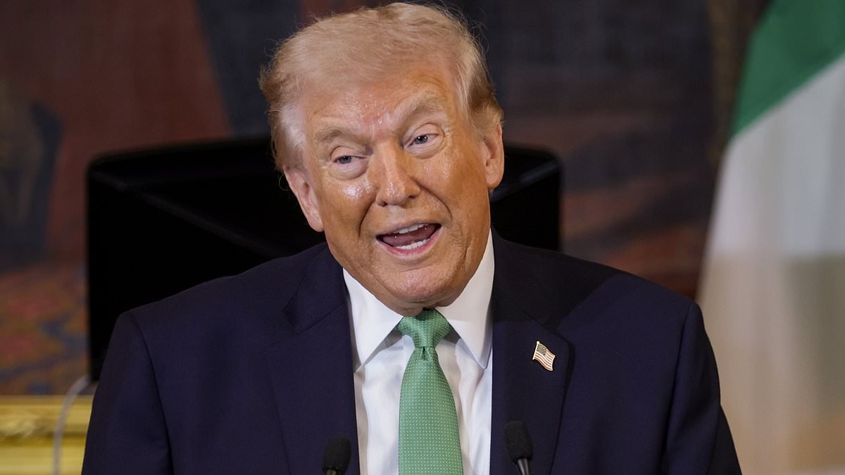 Trump touts 'merger' between Ireland and Northern Ireland in latest bizarre snipe at Starmer