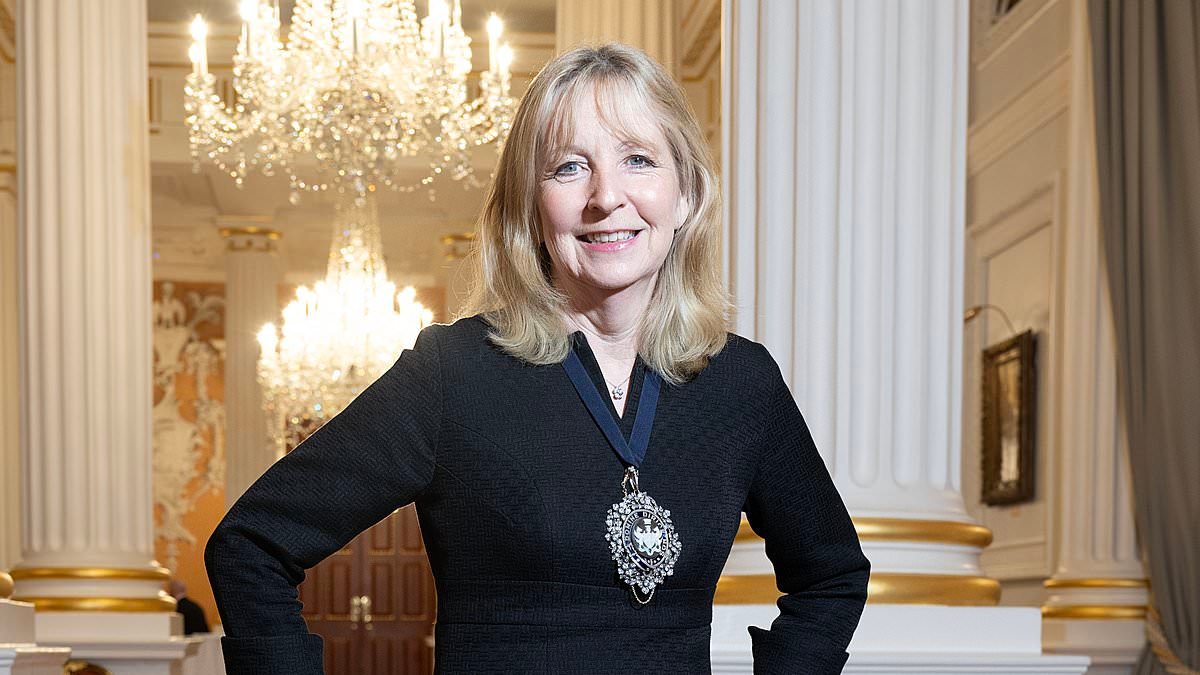 Susan Langley is the East End girl in the Mansion House