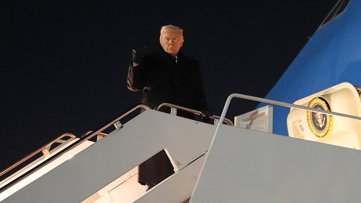 Air Force One makes sharp U-turn while heading to Davos as Trump's flight heads back to Maryland