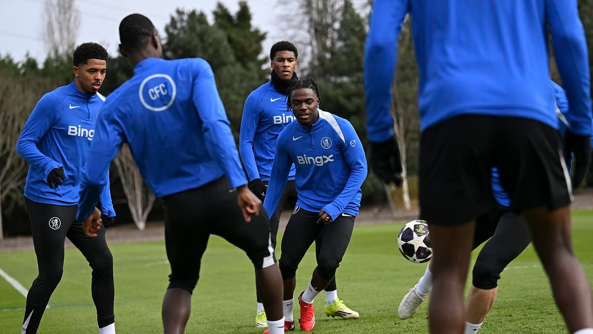 Chelsea 'suffer team news LEAK' for second time in a week before facing PSG as £70m star is seemingly axed - despite Liam Rosenior launching hunt for dressing room mole