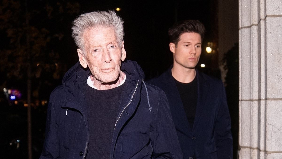 The for-cash home that hints at why 83-year-old Calvin Klein's virile boyfriend, 37, stays with ailing fashion designer...amid videos suggesting trouble in paradise