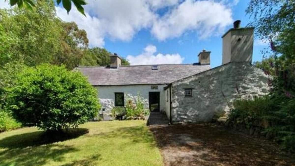 Farmhouse that The Salt Path author Raynor Winn was forced to sell before going on 630-mile walk goes up for sale