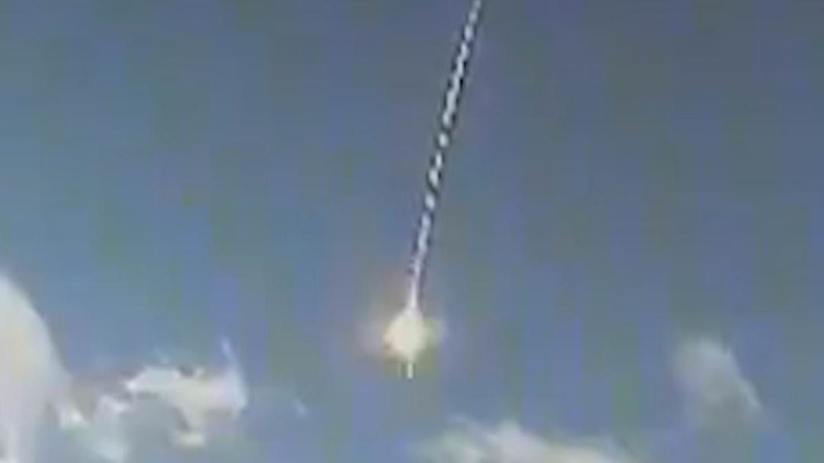 Loud boom rattles homes across multiple states as meteor crashes into Earth