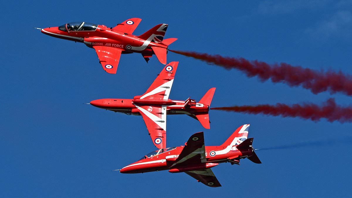 Red Arrows could soon be made up of foreign-built planes, experts fear