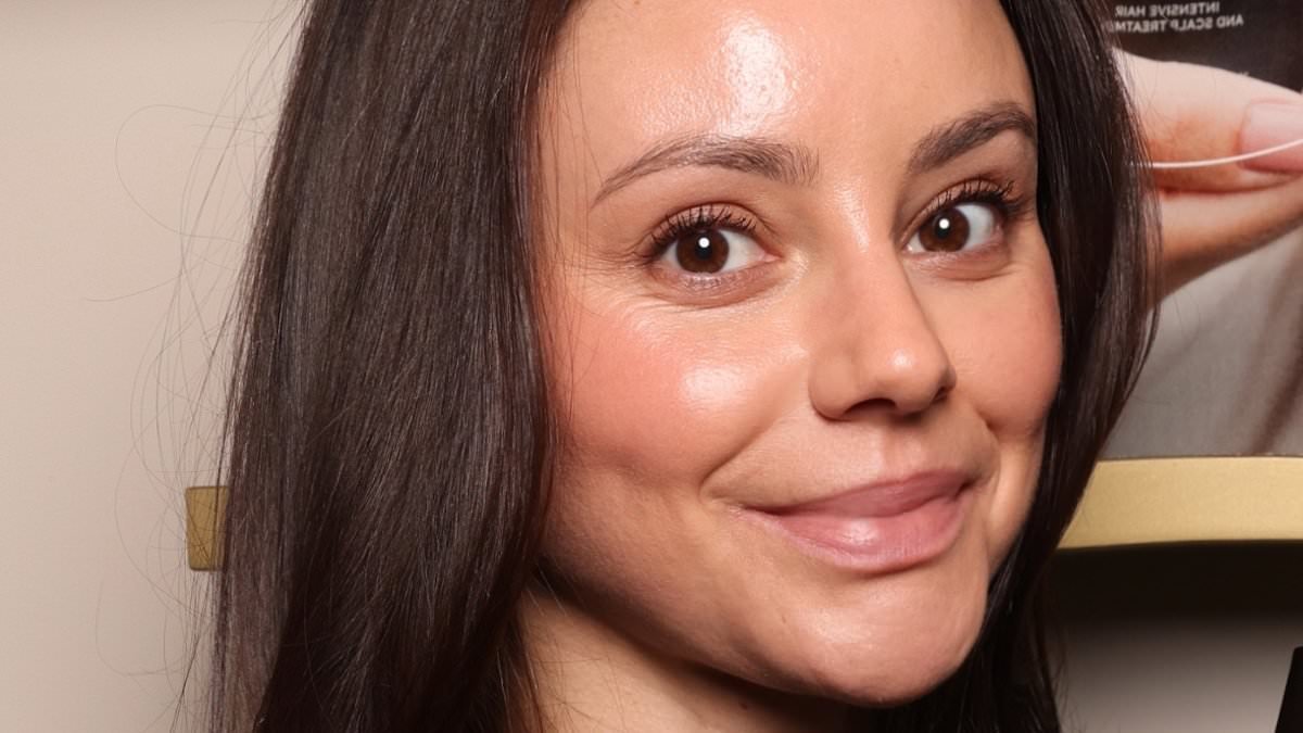 I lost 3st and still couldn't get rid of my stubborn double chin. Then I found an astonishing, permanent knife-free cure few know about... so can you guess my secret?