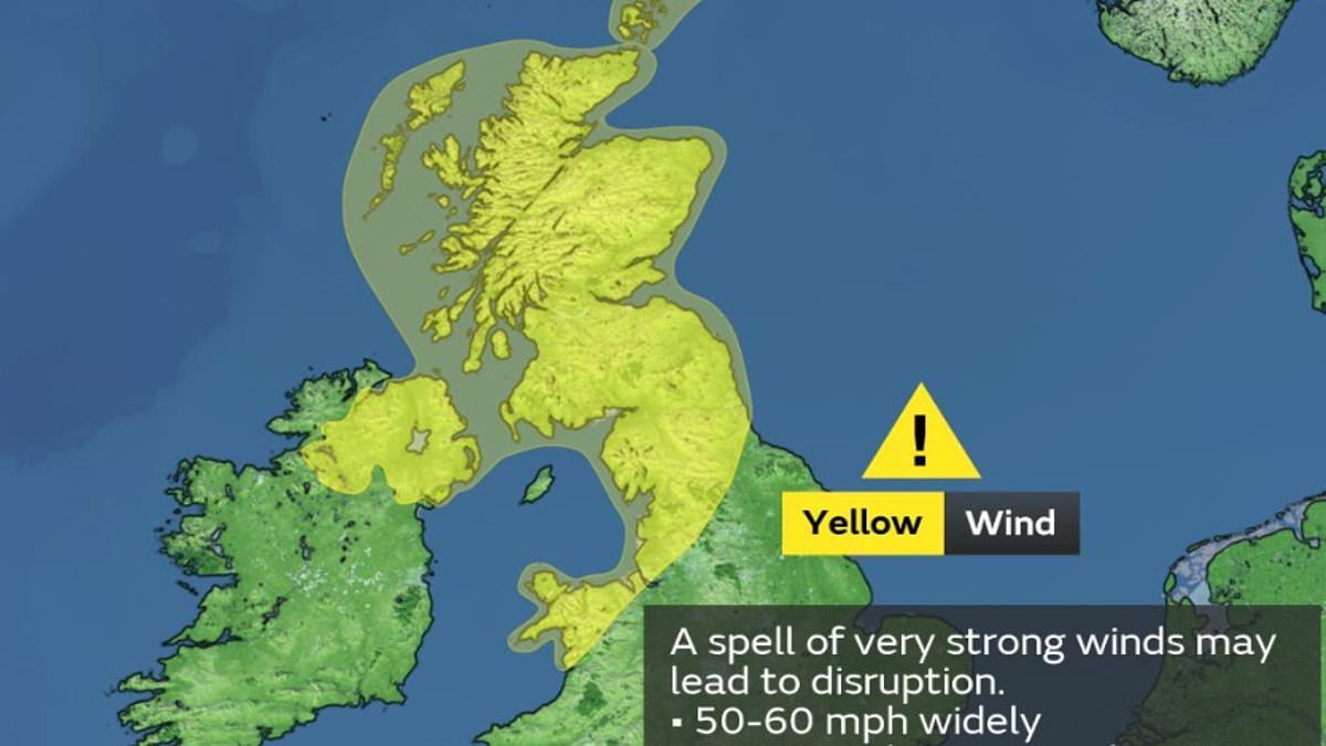 Strong winds of up to 70mph could cause Easter getaway chaos, Met Office warns