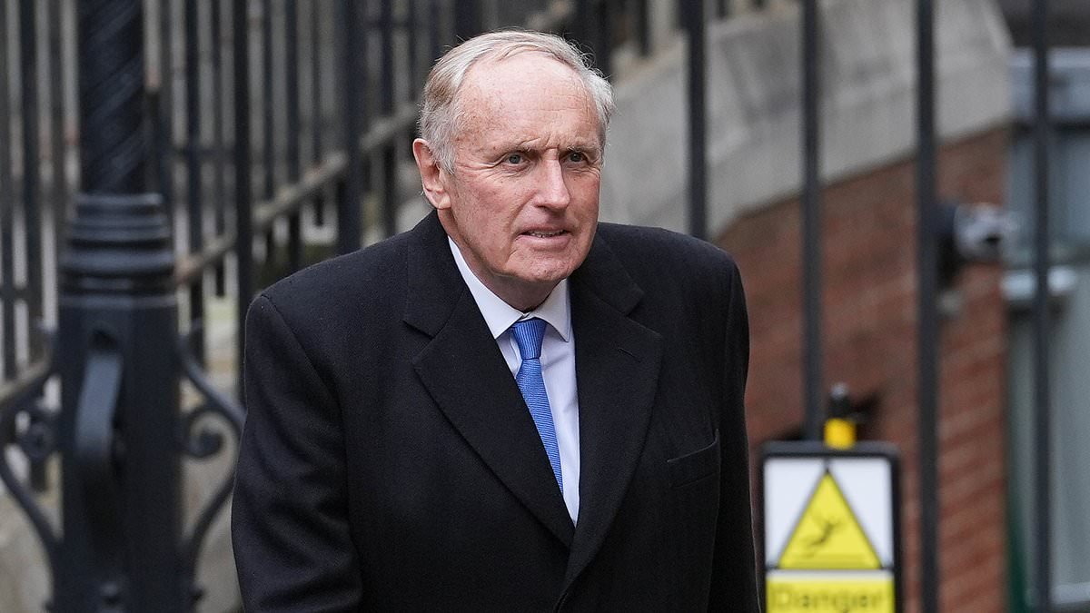 Hacking claims against Mail are 'preposterous', says Dacre