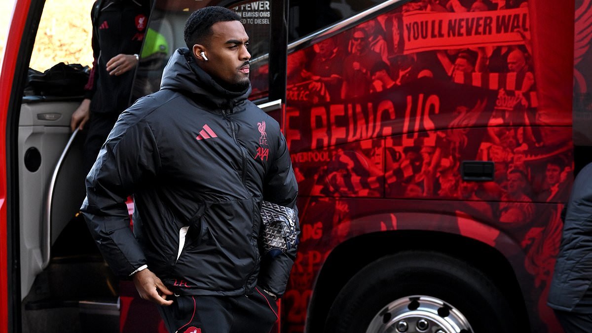 Fulham vs Liverpool - Premier League LIVE: Latest score, team news and updates as Arne Slot's side take on The Cottagers plus updates from the other 3pm games including Newcastle vs Crystal Palace