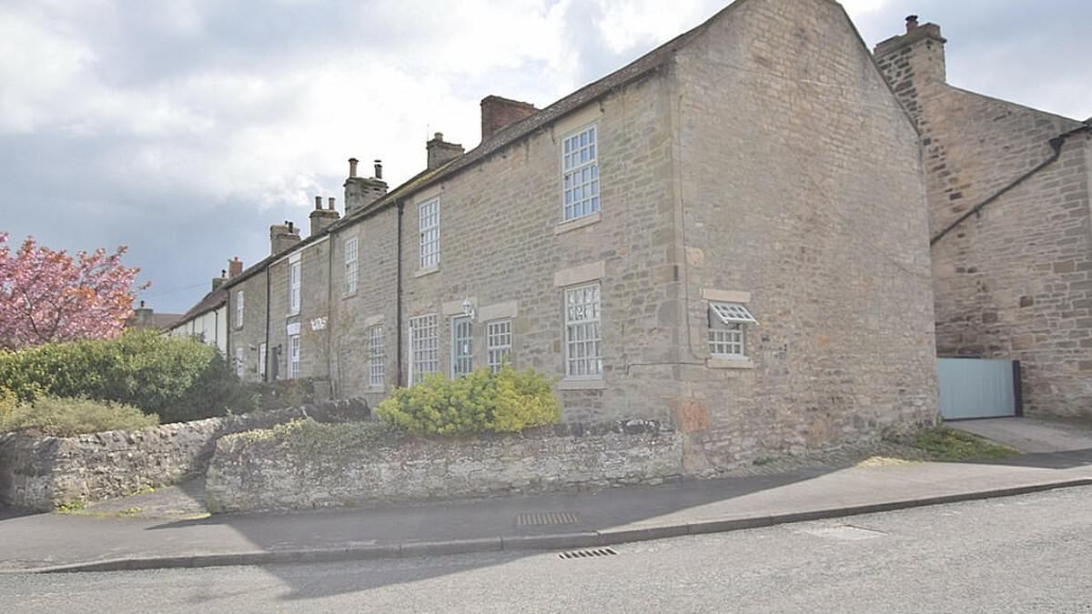 'Murder at the Post Office' house where husband 'bludgeoned his wife to death' in brutal killing put up for sale for £355k