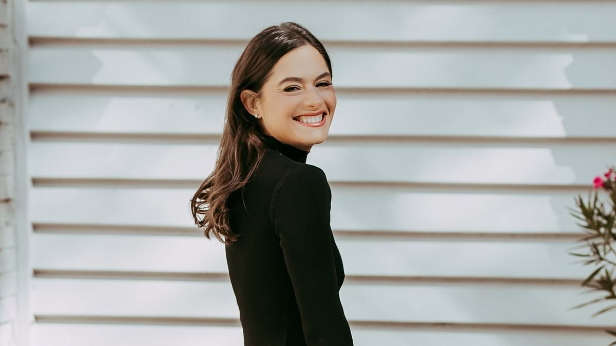 How at 45 I've lost 3 stone and broken the hold food has over me without fat jabs: Nothing's off limits, my secret ISN'T a diet and it's helping so many women. Here's the three steps you need to take. Don't wait... change your life too