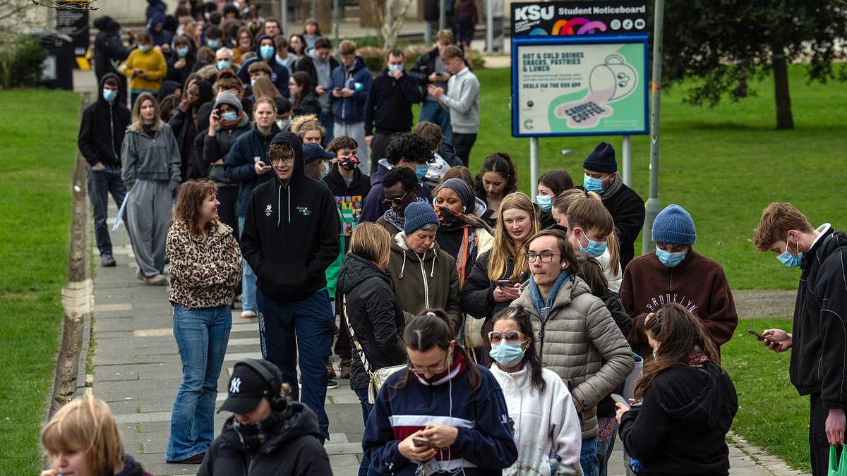 The vital facts that parents of teenagers or students need to know about deadly meningitis